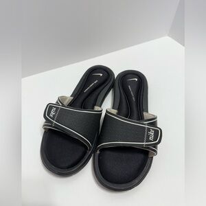 Nike Black and White Comfort Footbed Slide Sandals, Women’s Sz 10